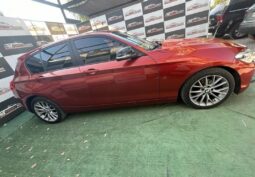 BMW 118I naranjo 2018 lleno