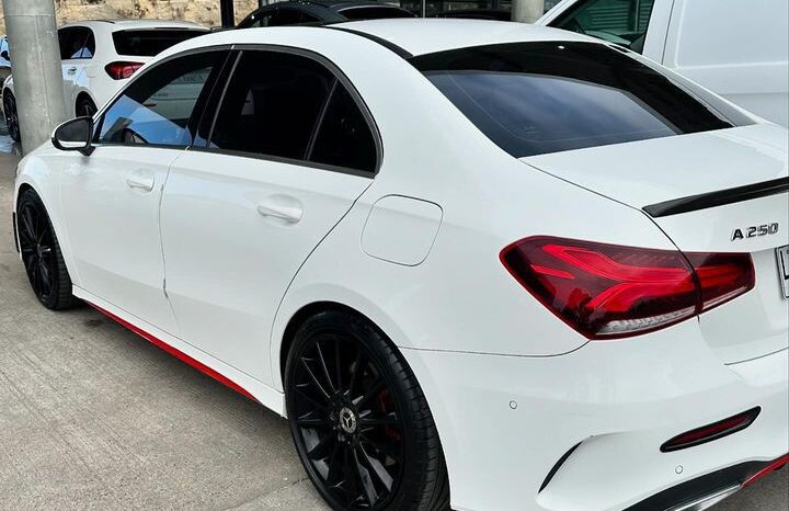 MERCEDES BENZ a250 AMG lleno