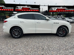 MASERATI LEVANTE Q4 lleno