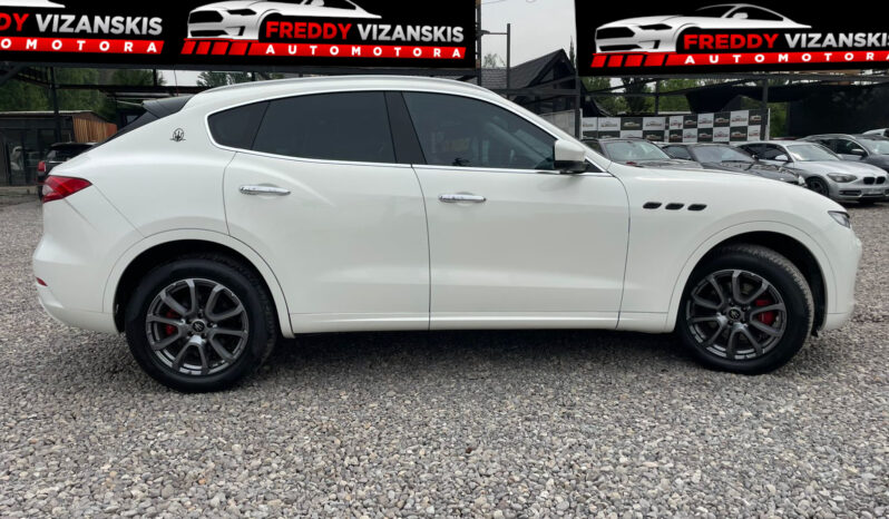 MASERATI LEVANTE Q4 lleno