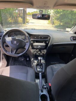 PEUGEOT 301 lleno