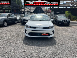 KIA RIO 5 EX lleno