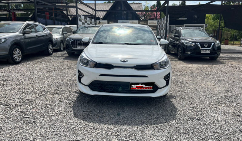 KIA RIO 5 EX lleno