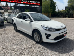 KIA RIO 5 EX lleno