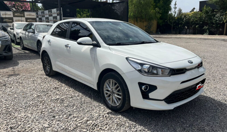 KIA RIO 5 EX lleno