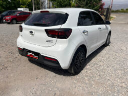 KIA RIO 5 EX lleno