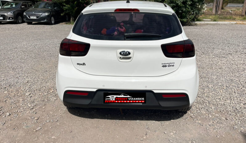 KIA RIO 5 EX lleno