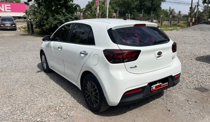 KIA RIO 5 EX lleno