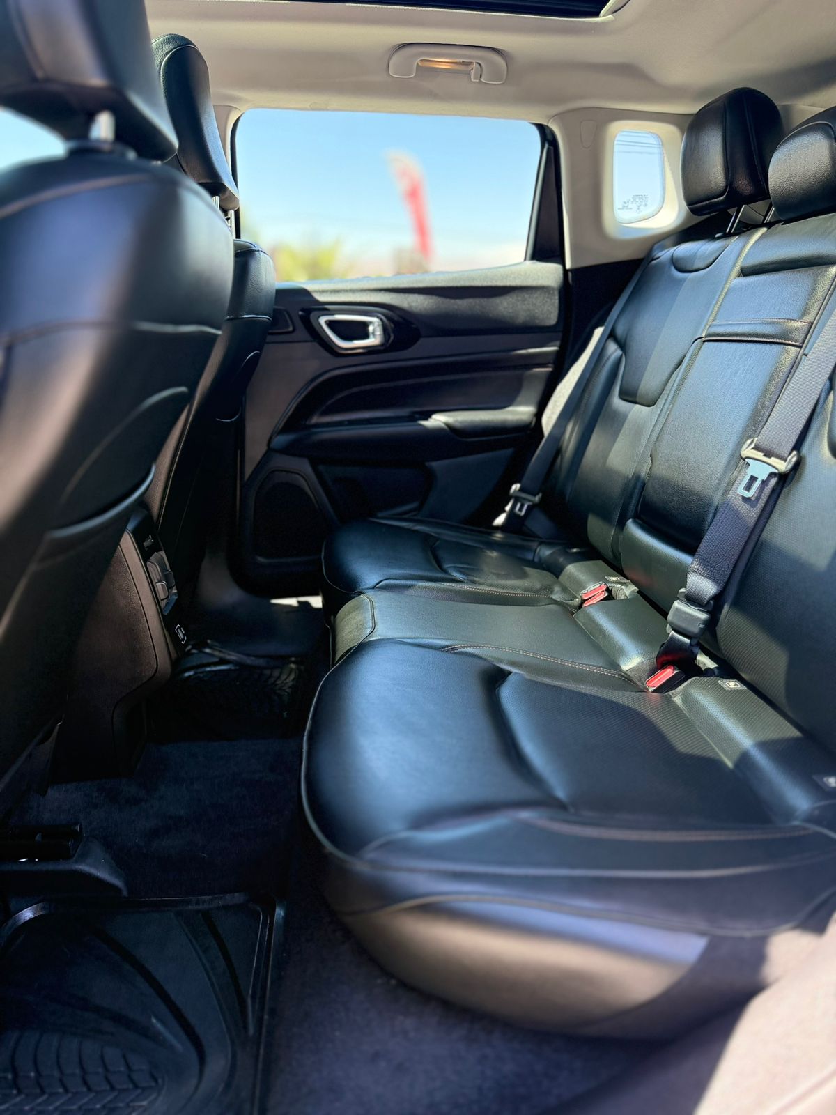 Jeep Compass — foto 12 de 12